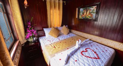 Honeymoon Suite - upper floor