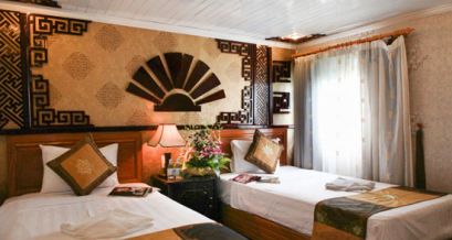 Twin bed bay view - upper floor