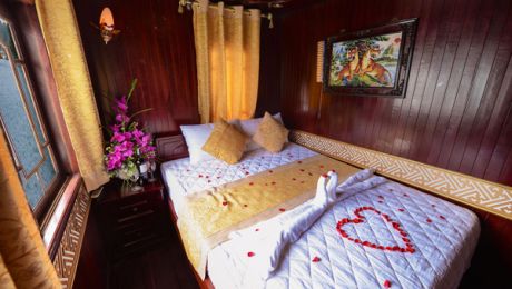 Honeymoon Suite - upper floor