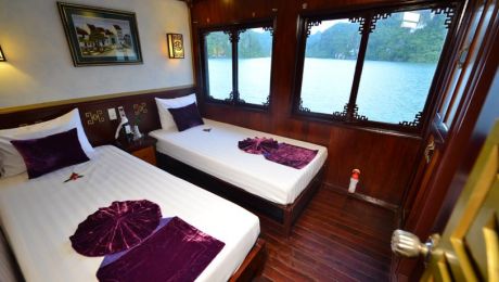 Deluxe twin bed cabin