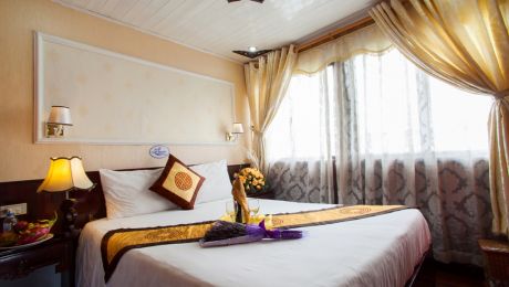 Double bed - Upper floor