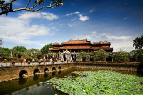 Ride a cyclo through Hue City