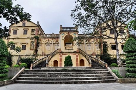 Hoang Yen Chao Castle