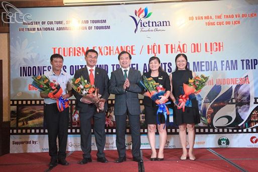 Indonesian media and travel agencies visit Viet Nam