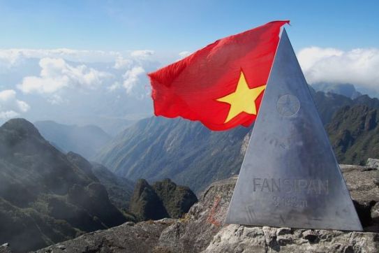 Cable car reaches Fansipan