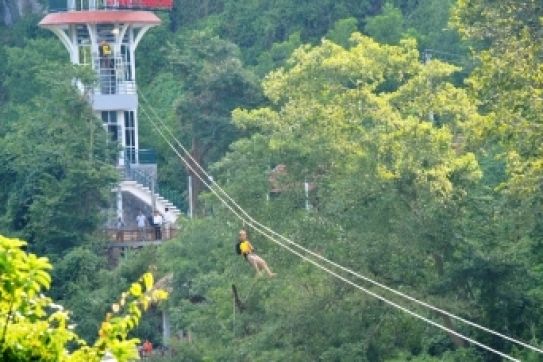 Phong Nha – Ke Bang offers zipline service