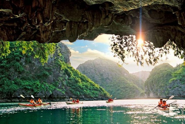 luon-cave-halongbay