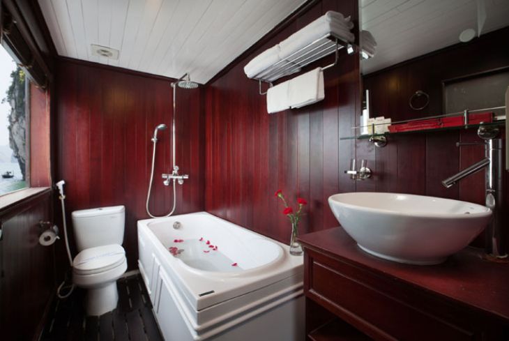 Suite Bathroom