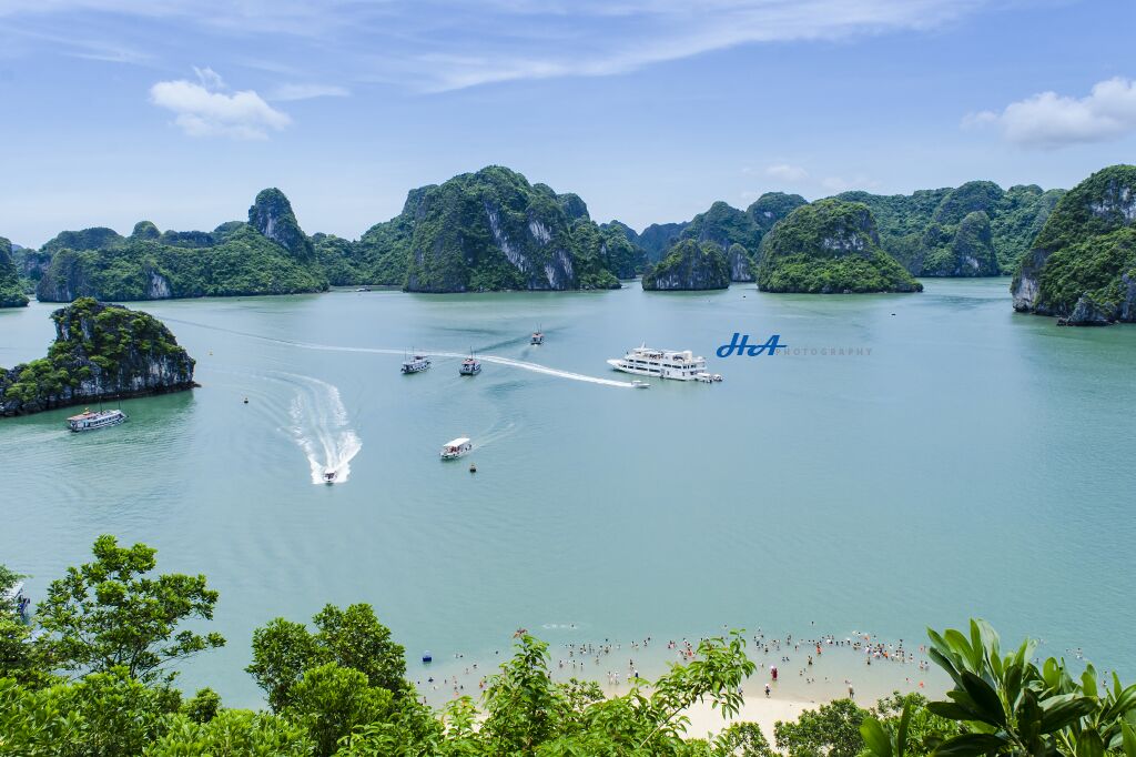 Rock islands in Ha Long Bay, Quang Ninh Province. Photo: Hoang Tuan Anh