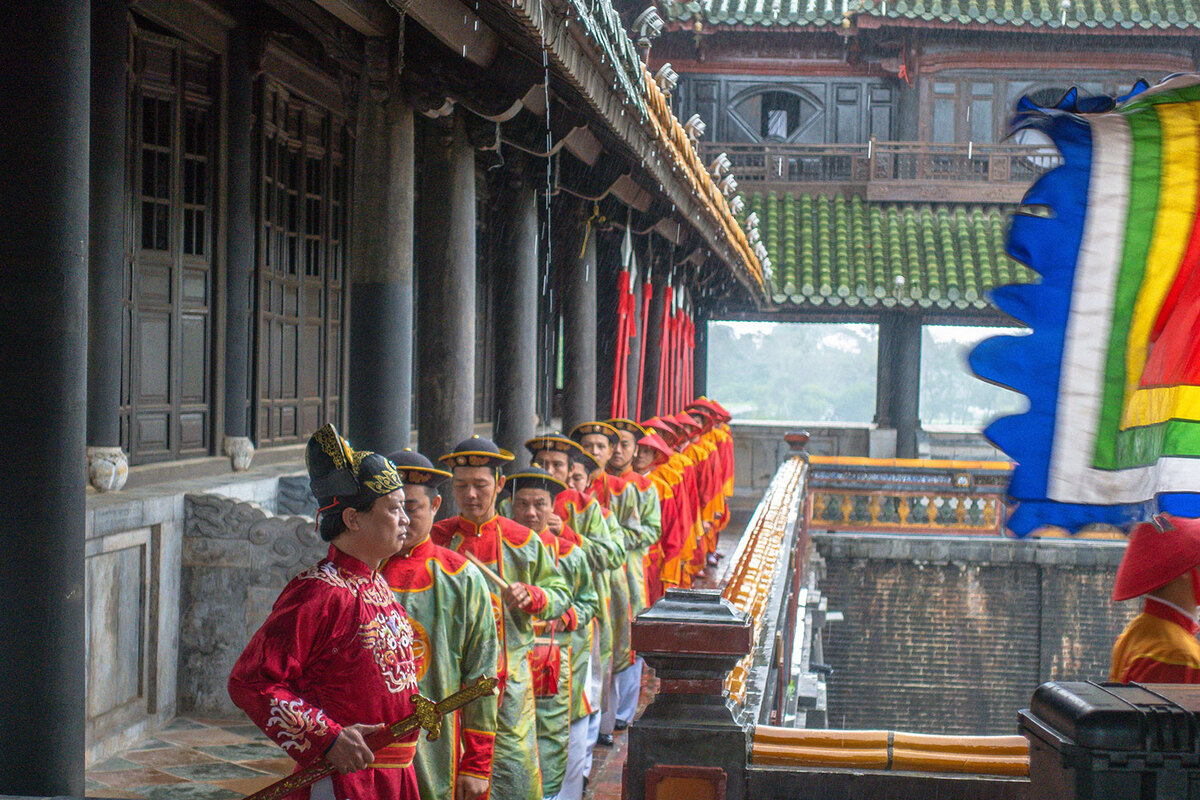 Changing of the guard at Hue Imperial Citadel pic 3