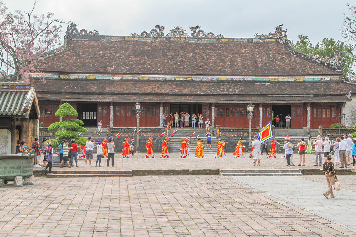 Changing of the guard at Hue Imperial Citadel pic 5