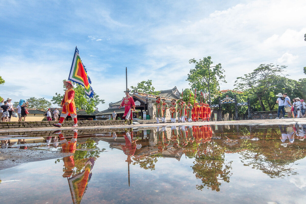 Changing of the guard at Hue Imperial Citadel pic 7