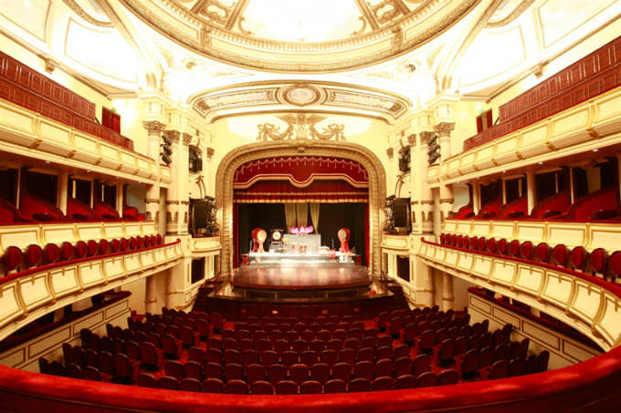 Hanoi Opera House Inside