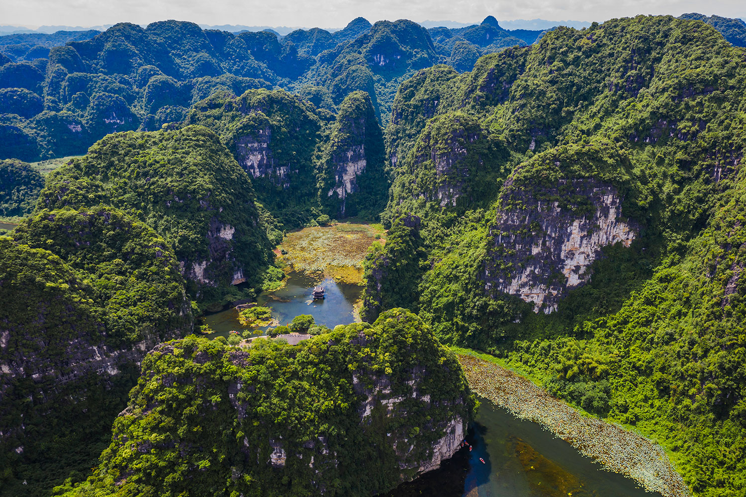 Limestone rich Trang An draws tourists with ancient allure pic 1