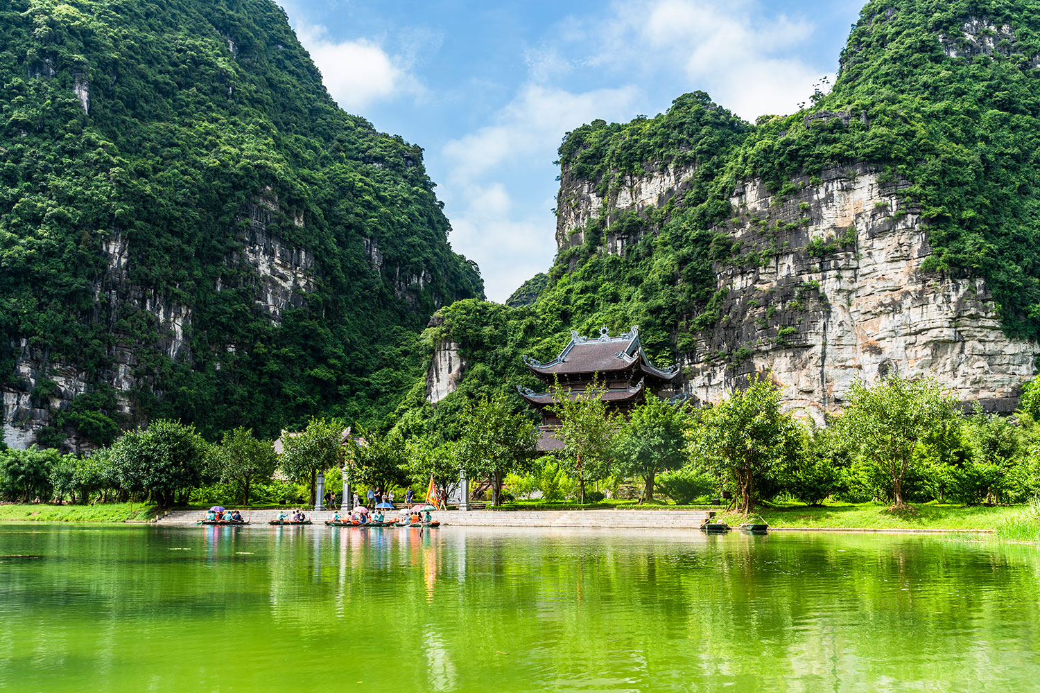 Limestone rich Trang An draws tourists with ancient allure pic 3