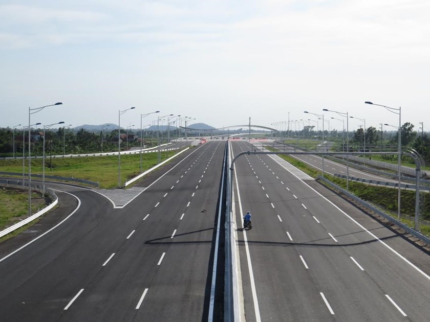 Part of the Hanoi - Hai Phong Expressway opens to traffic in May