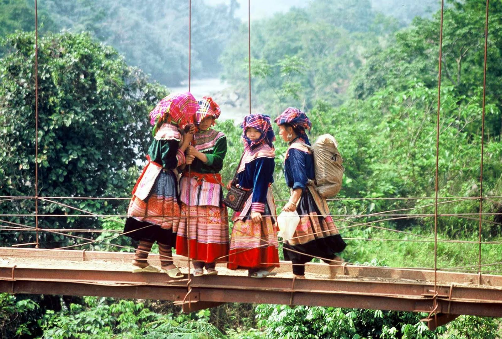 Sapa Hmong girls