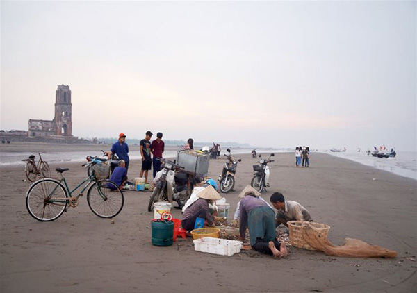 Seafood market in the morning picture 2