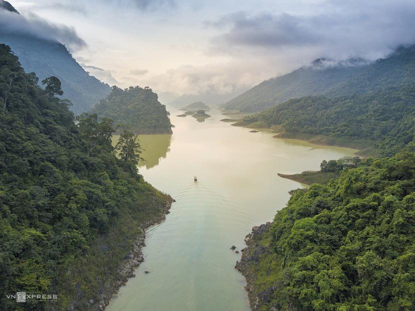 The sensory overload that is Na Hang Lake 1